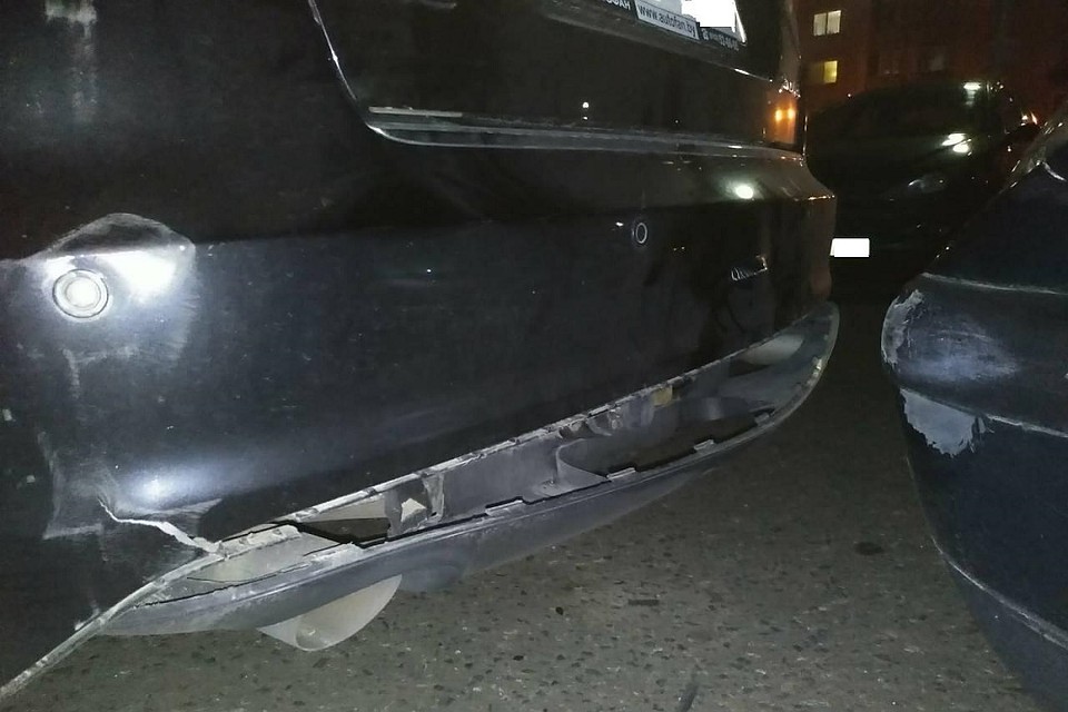 Супруг успел отскочить в сторону, а девушку зажало между машинами. Фото: ГАИ Гродно.