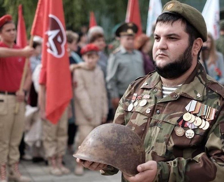 Каска погибшего солдата. Фото: Александр Шепелев