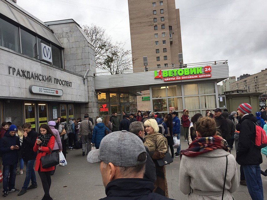 Станцию метро "Гражданский проспект" закрыли из-за бесхозного предмета. ФОТО: ЧП и ДТП Санкт-Петербург