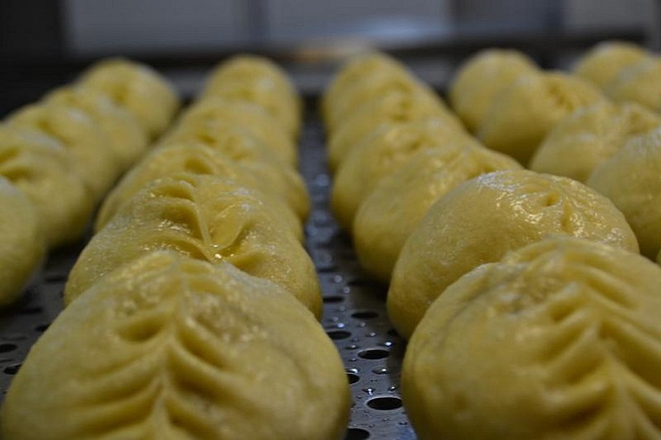 Паровой пирожок с капустно-мясной начинкой и специями очень популярен на Дальнем Востоке Фото: optlist.ru