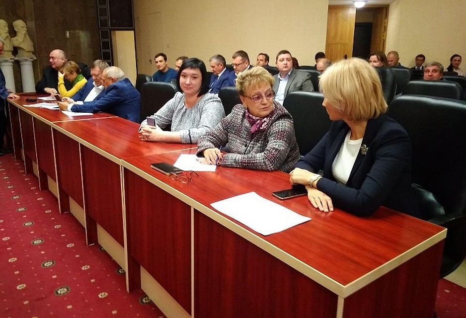 Татьяна Касаева, Ольга Алимова, Ольга Баталина на совещании по обманутым дольщикам