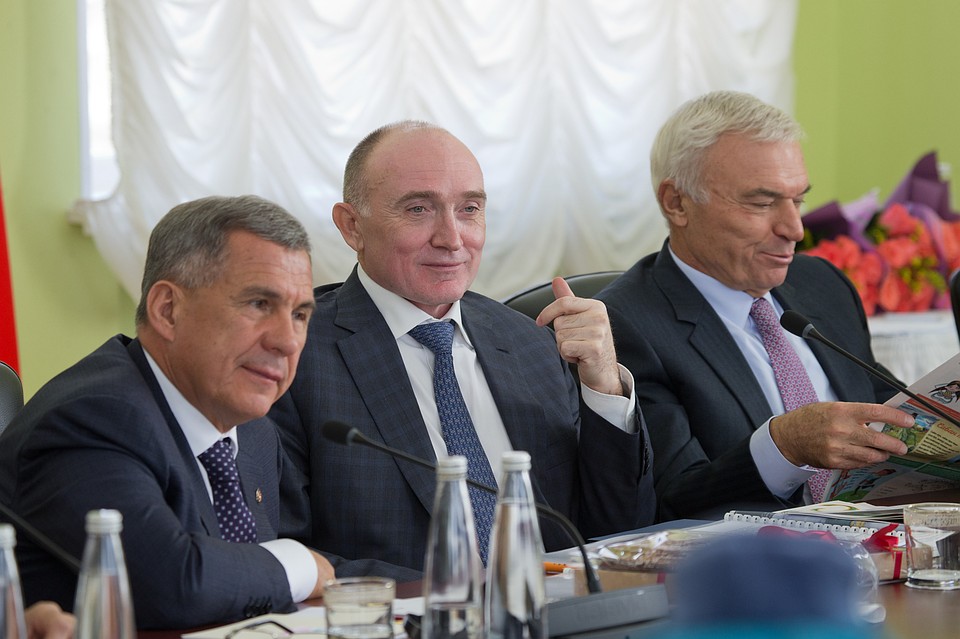 Президент Татарстана Рустам Минниханов, губернатор Челябинской области Борис Дубровский и председатель совета директоров ПАО "ММК" Виктор Рашников.