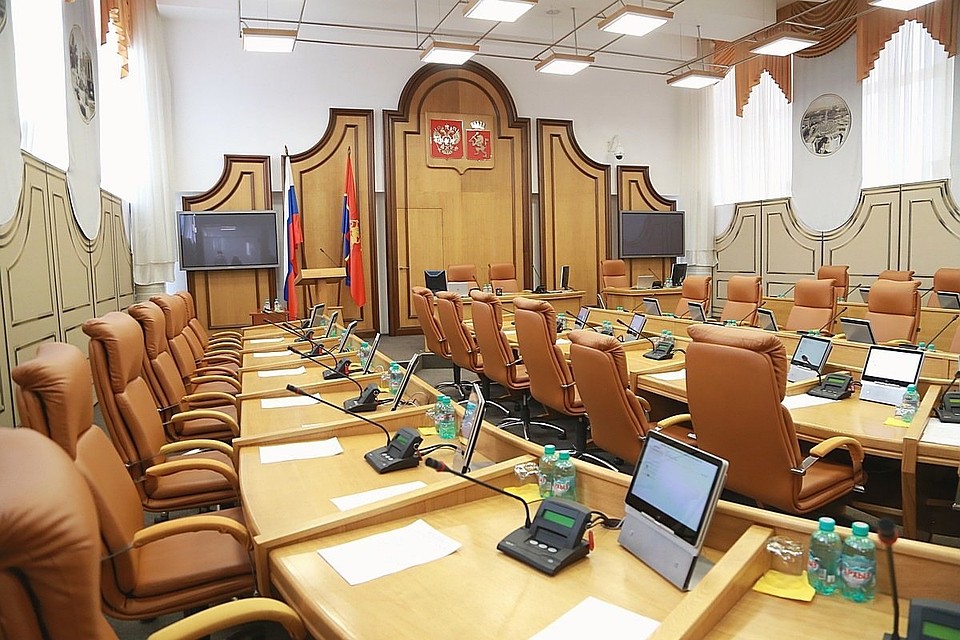 Доходы многих депутатов превышают среднекраевую зарплату в десятки и сотни раз.