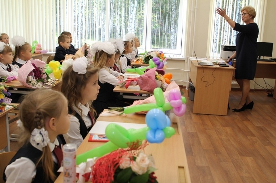 В День учителя педагогам Хабаровского края пообещали повысить заработную плату