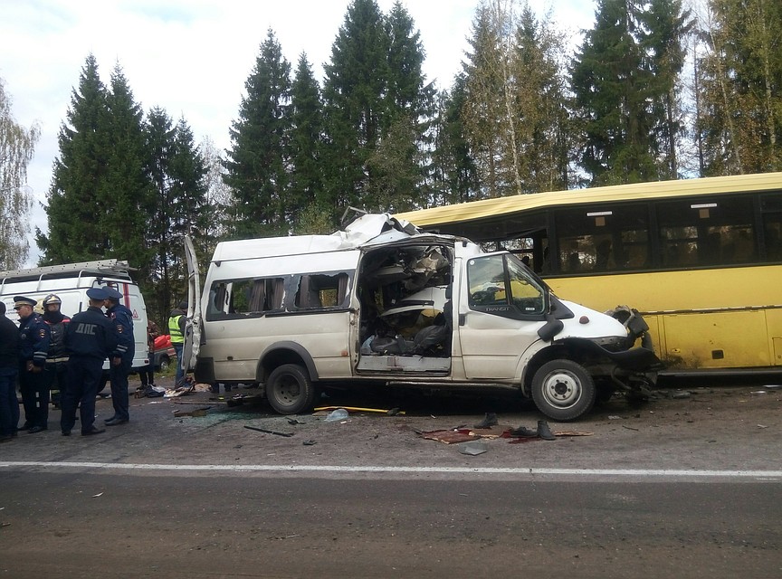 В аварии под Тверью погибли 13 человек