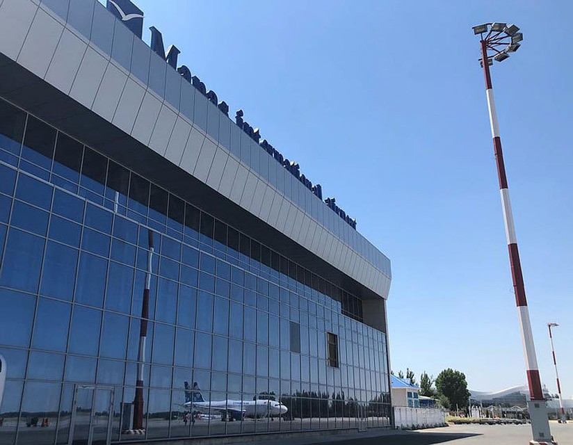 Президент попросил приложить все усилия для модернизации аэропортовой инфраструктуры, повышения уровня безопасности авиаперелетов и качества обслуживания авиапассажиров.