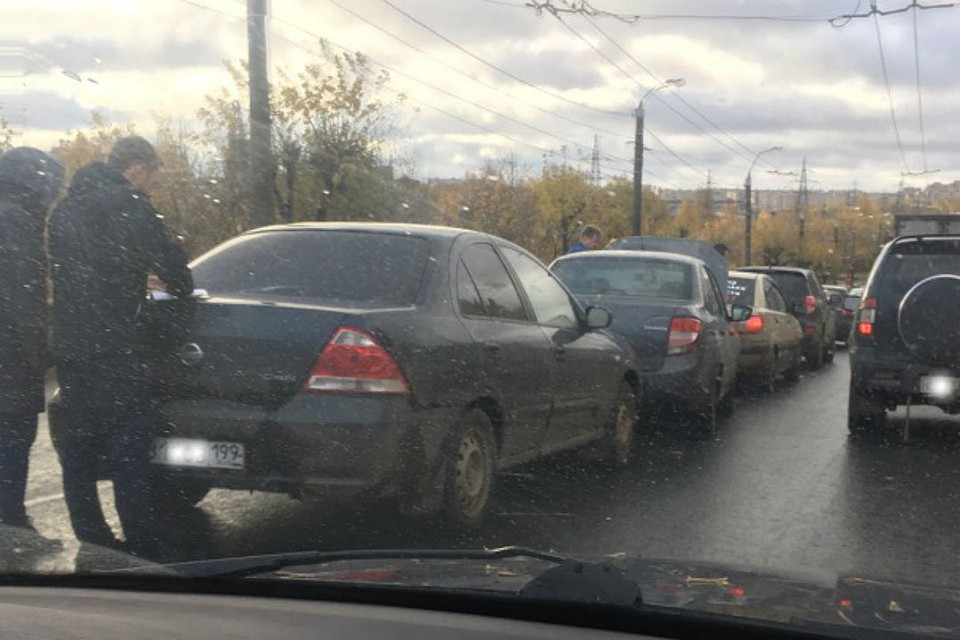 На путепроводе на Луганской произошло массовое ДТП