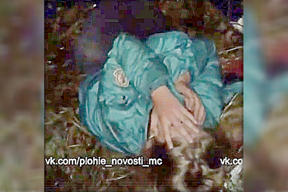 На протяжение всего избиения юная мурманчанка закрывала лицо, чтобы защитить, по крайней мере, свою внешность. Фото: группа "Плохие новости"