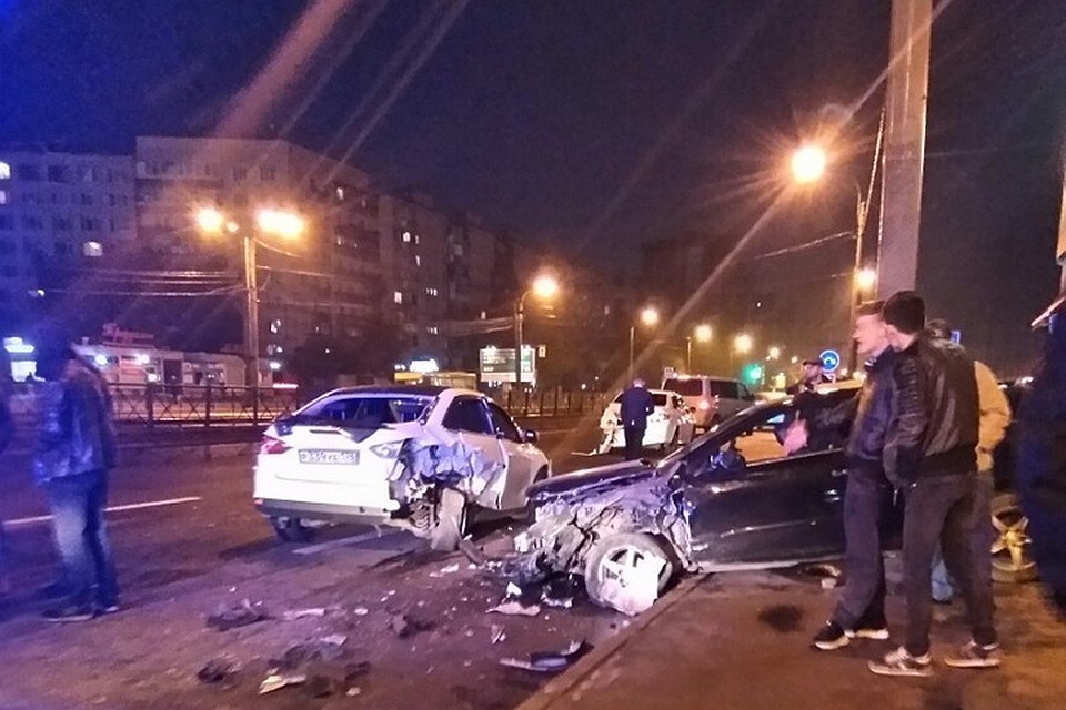 В пять утра на Коломяжском проспекте столкнулись пять автомобилей . Фото: vk.com/spb_today