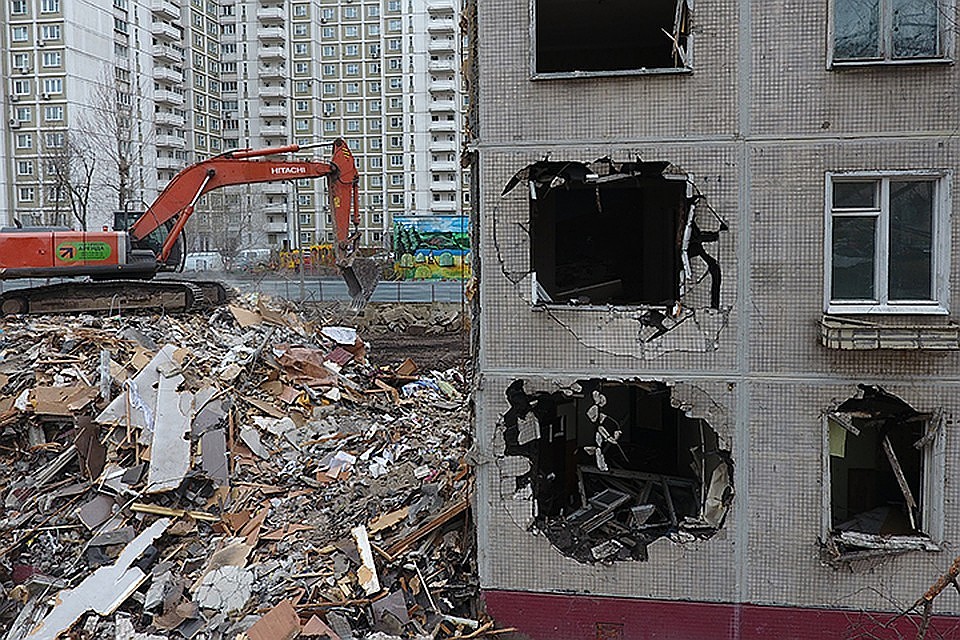В целом по городу программа сноса пятиэтажек первой волны реновации выполнена на 97,7%.