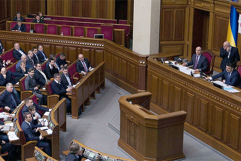 Политик назвал работу украинских нардепов позорной