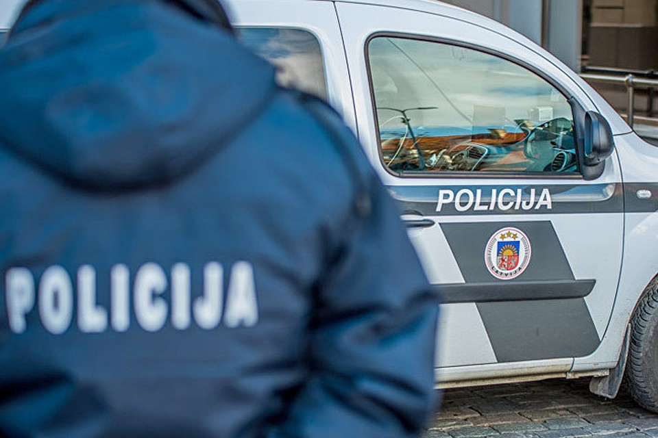 Около половины претендовавших на службу в латвийской полиции юношей не выдержали проверку по физподготовке. Фото: с сайта baltnews.lv