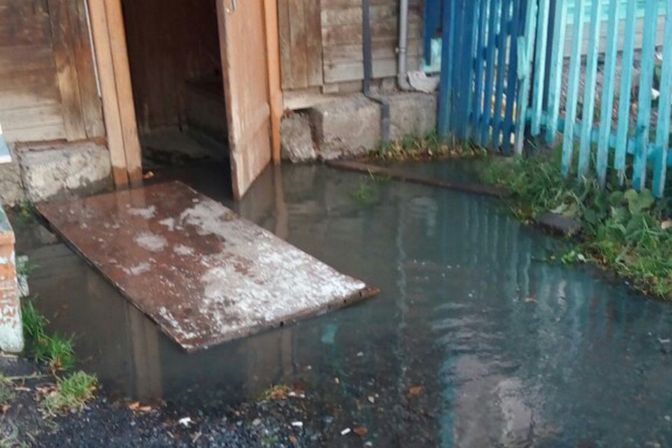 Организован отбор проб водопроводной воды в жилых домах и колонках.