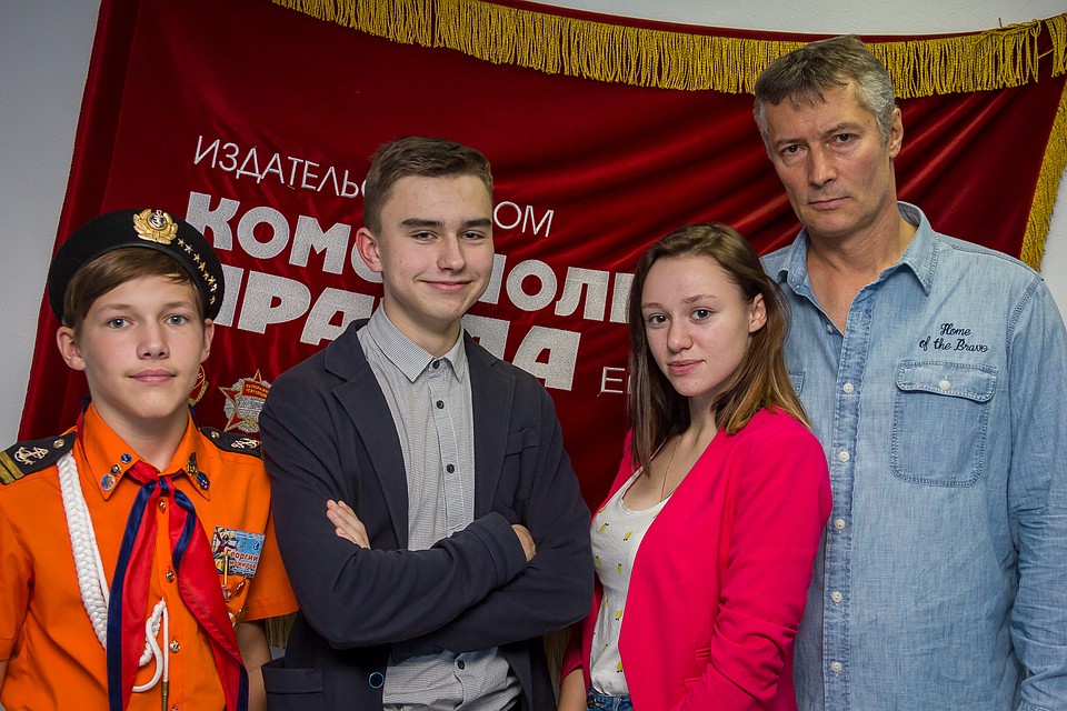 Егор Доможиров, Аркадий Кривохижин и Анна Кравченко из отряда "Каравелла" и Евгений Ройзман, бывший глава Екатеринбурга