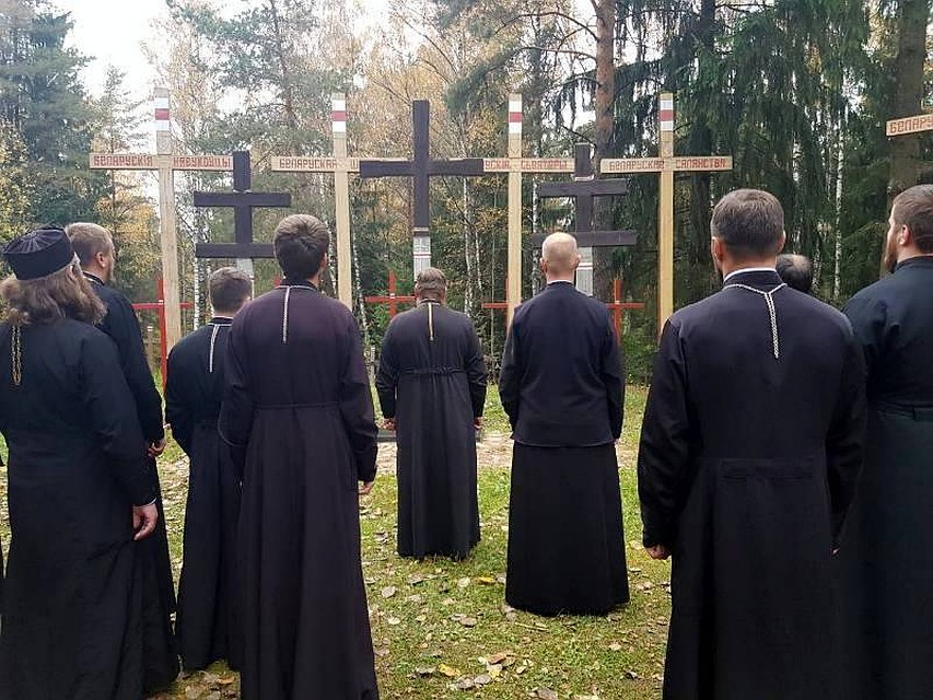 Клирики вознесли молитвы о невинно убиенных. Фото: church.by
