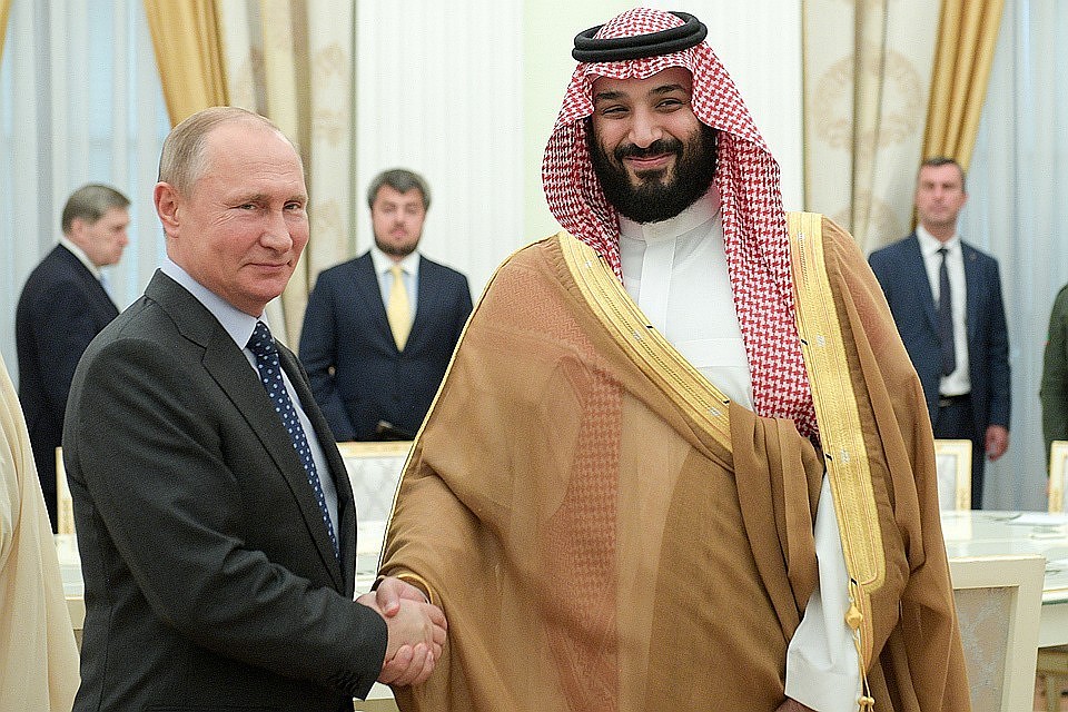 Президент РФ Владимир Путин и наследный принц Саудовской Аравии Мухаммед бен Сальман Аль Сауд. ФОТО Алексей Дружинин/пресс-служба президента РФ/ТАСС