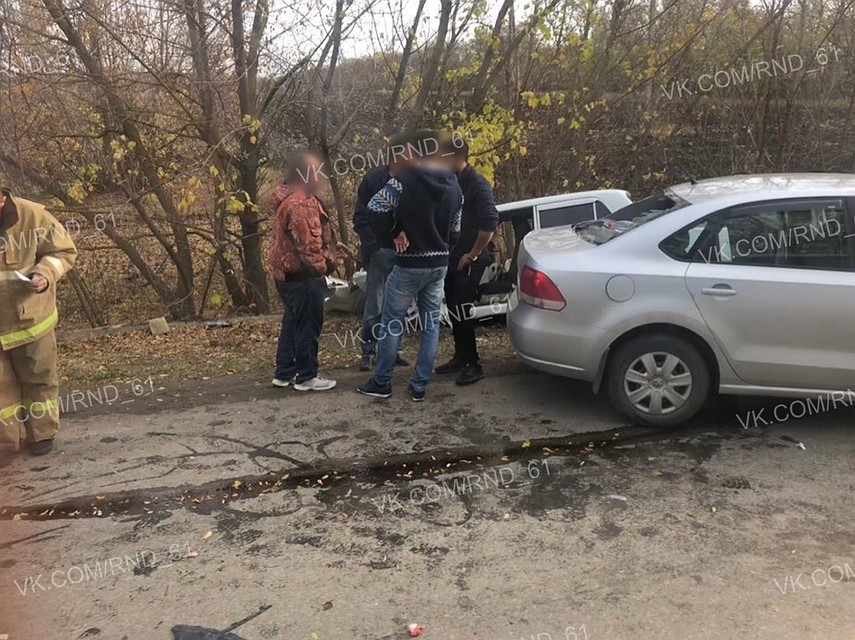 Обе машины напрочь разбиты после страшного удара. Фото: ВК, паблик "Регион 61 | Ростов-на-Дону"