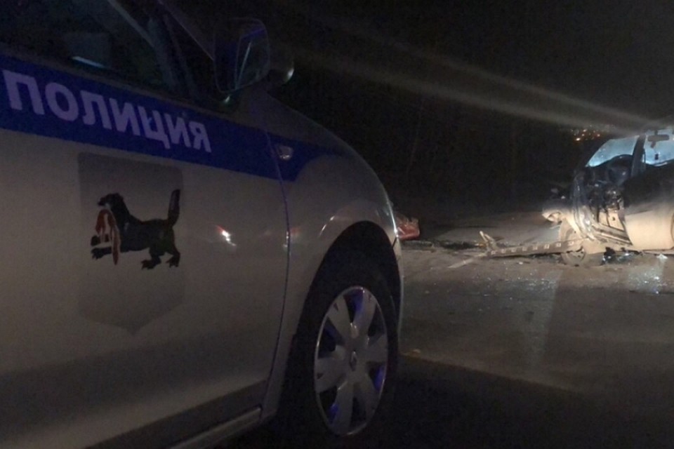 Лобовое столкновение: авария с участием двух автомобилей произошла в Иркутском районе