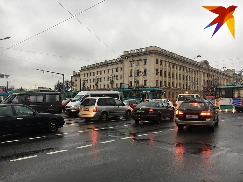 Советуем объезжать проспекты Победителей и Независимости, а также Партизанский проспект. На пересечении проспекта Независимости и улице Козлова.