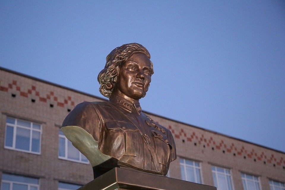 Скульптурный портрет появился на улице Коммунистической.