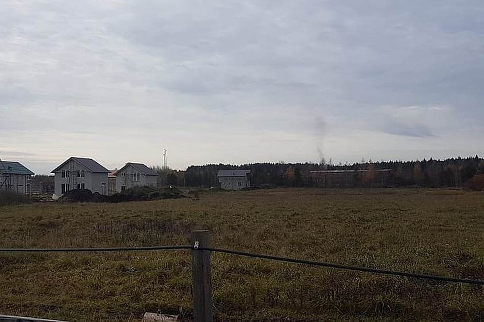 Жители Всеволожского района Ленобласти жалуются на запах фенола и ведут борьбу с заводом у деревни Проба. Фото: Марина Милан/ВКонтакте.