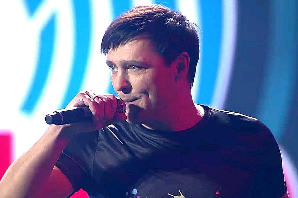 Юрий Шатунов на сцене.