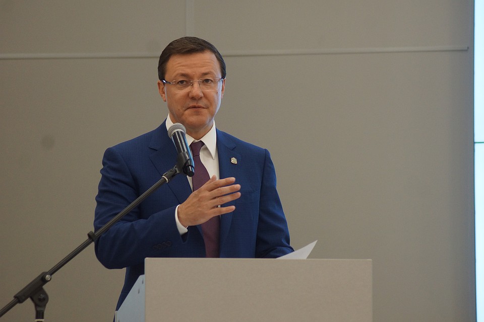 Азаров рассказал Комарову о планах по развитию тольяттинских предприятий