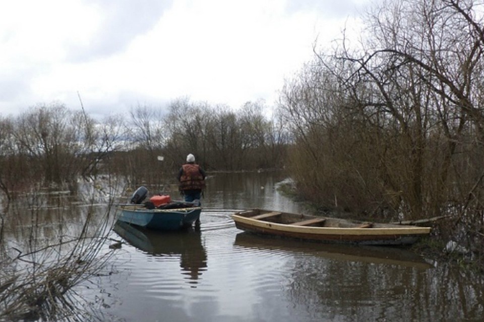 В Арбажском районе моторная лодка не выдержала пятерых рыбаков и перевернулась: двое пропали бесследно