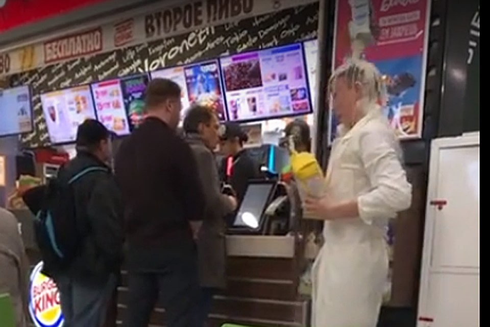 - Смотрите люди, какой я белый и мокрый!