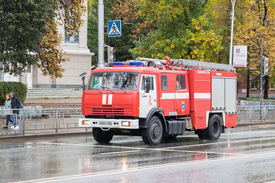 В Башкирии случился пожар на заводе в северной части города