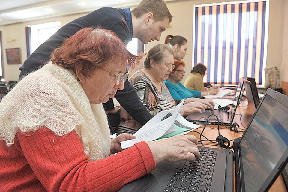 В рамках акции пожилых людей в Литве научат пользоваться Интернетом.