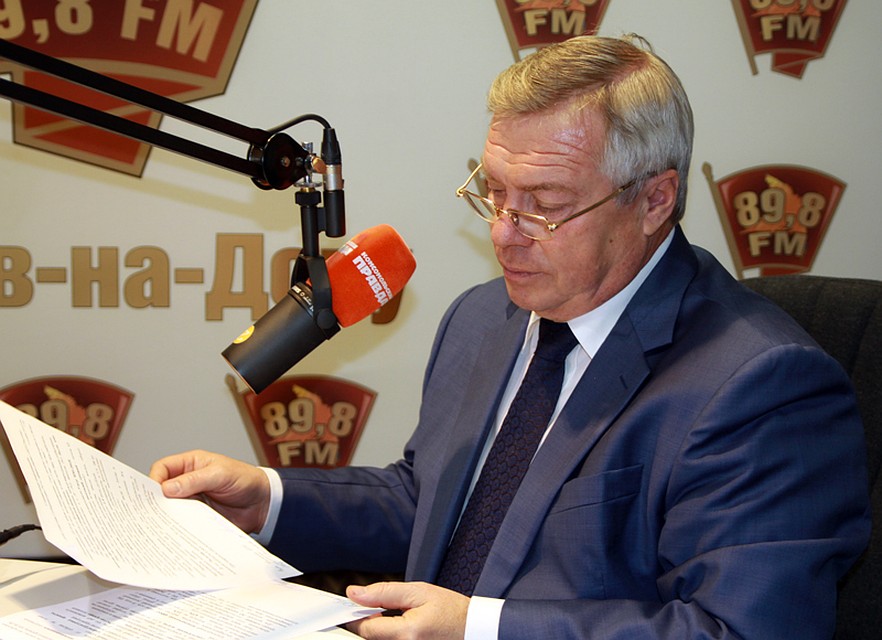 Глава региона в течение часа отвечал на вопросы журналистов "КП".