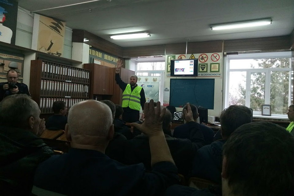 С кировскими водителями автобусов встретился шеф-тренер экспертного центра «Движение без опасности» и напомнил о необходимости быть культурными на дороге