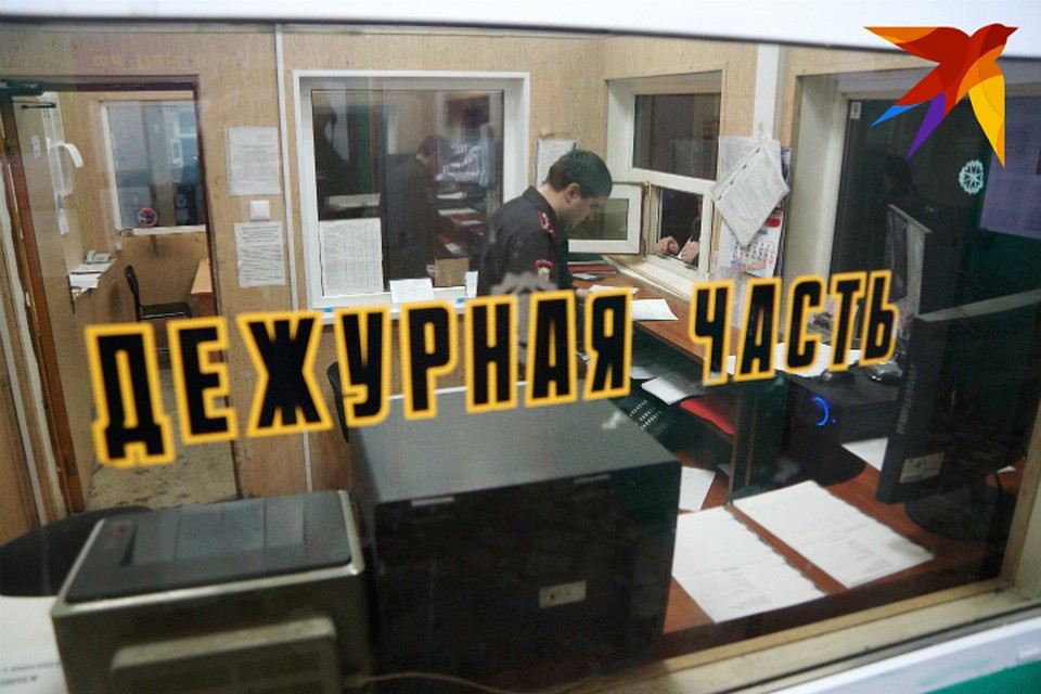 Полицейские ищут мошенников, которые сняли деньги с карты омички.
