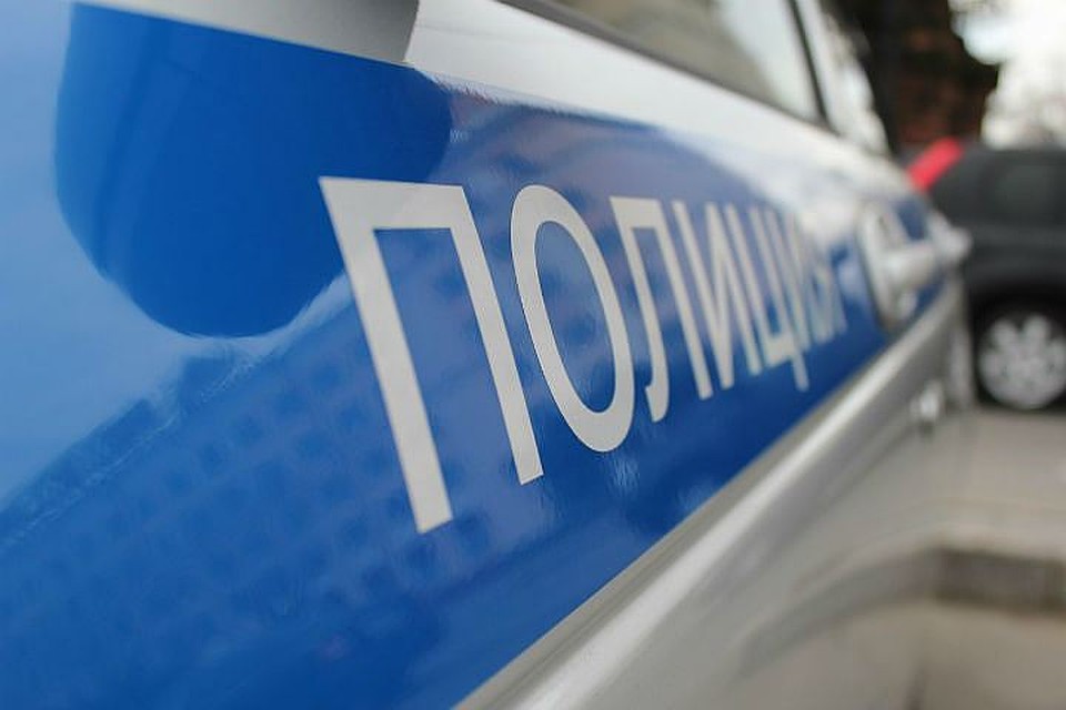 Грабителя повязали, но он смог скинуть часть похищенного.