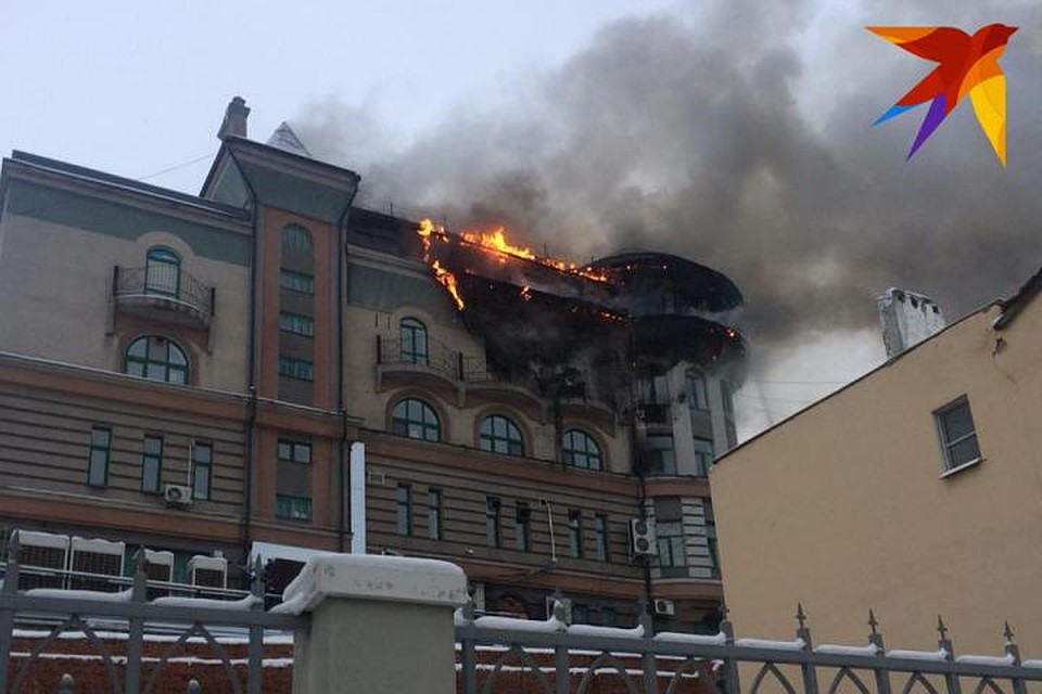Пожарные боролись с огнем около двух часов.