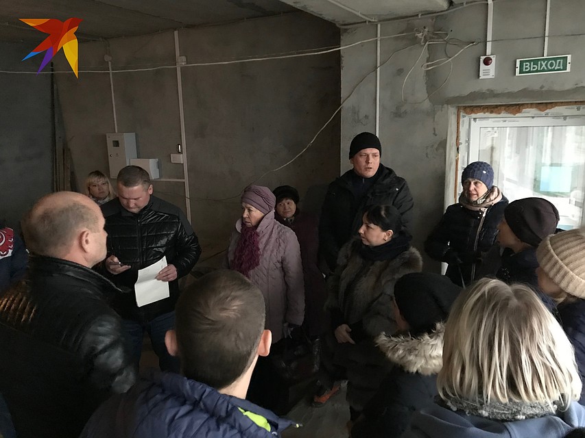 Недовольным дольщикам областные чиновники рекомендовали оформить свои претензии письменно.