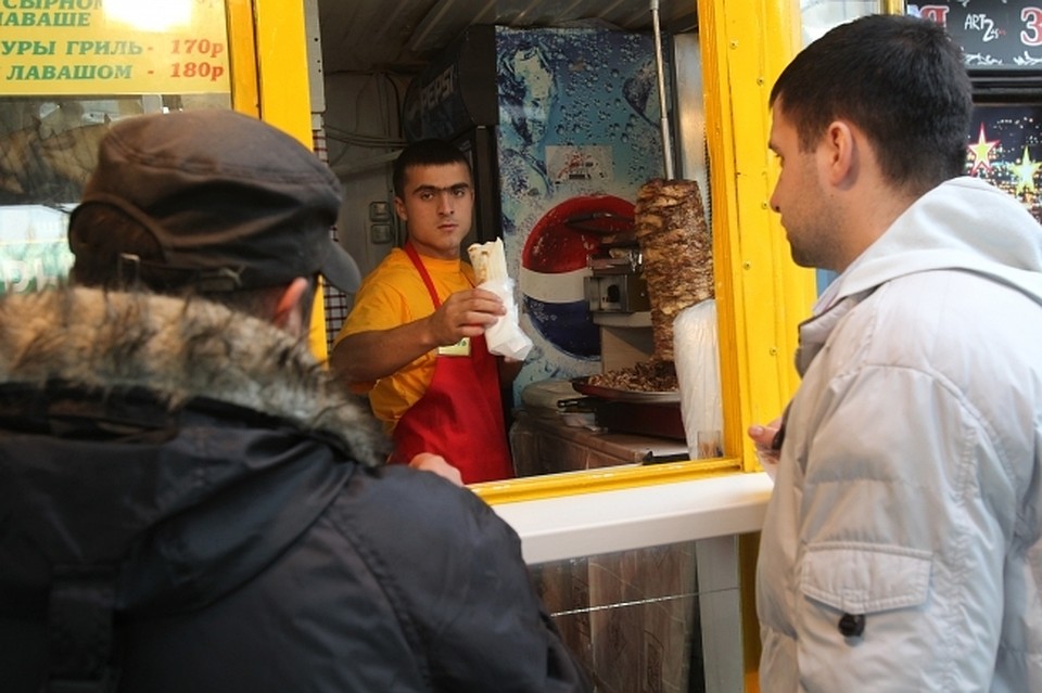В Хабаровске прикрыли лавочку по приготовлению сомнительной шаурмы