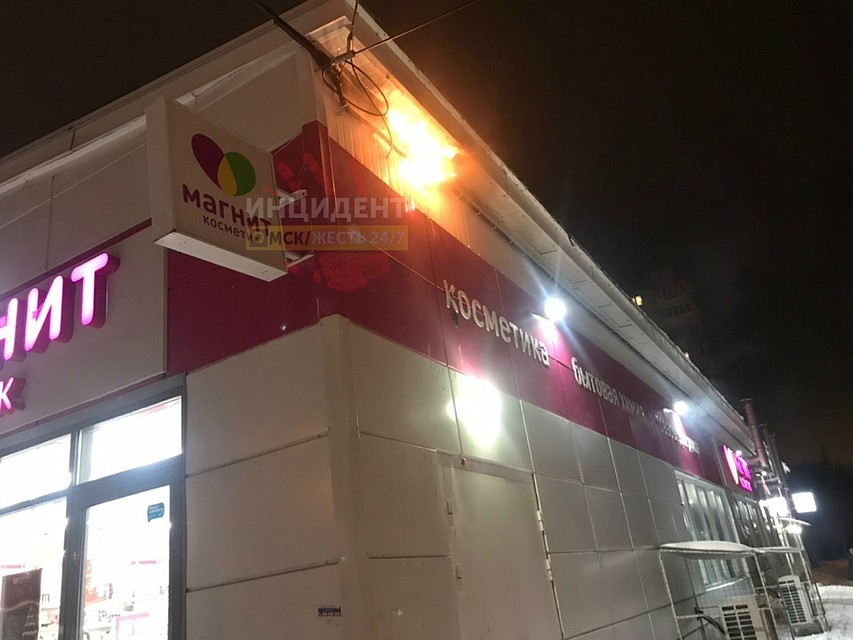 В Омске из-за пожара эвакуировали сетевой супермаркет