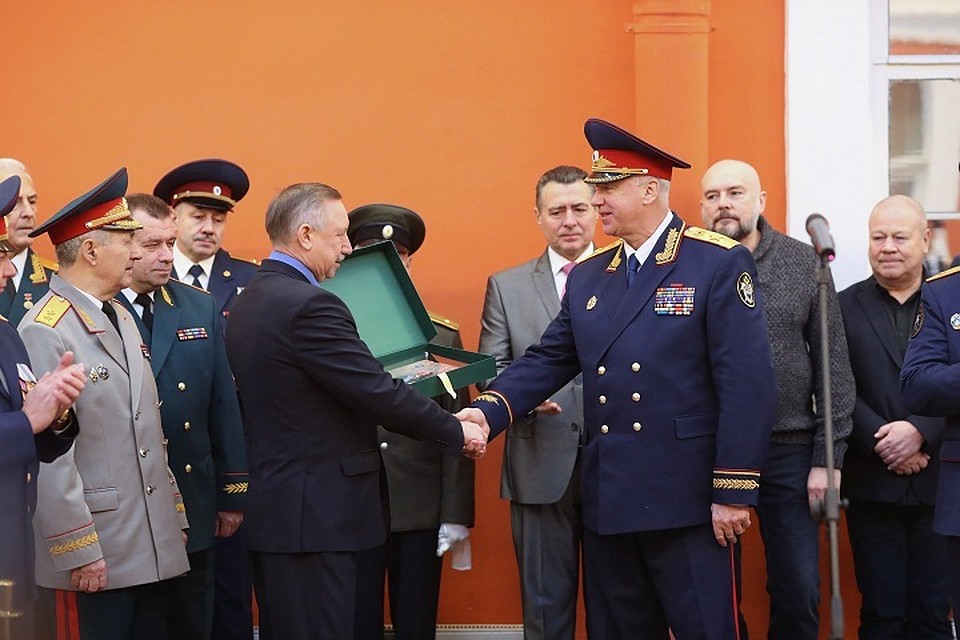 Беглов поздравил кадетский корпус Следкома с вручением знамени. Фото: Пресс-служба администрации СПб