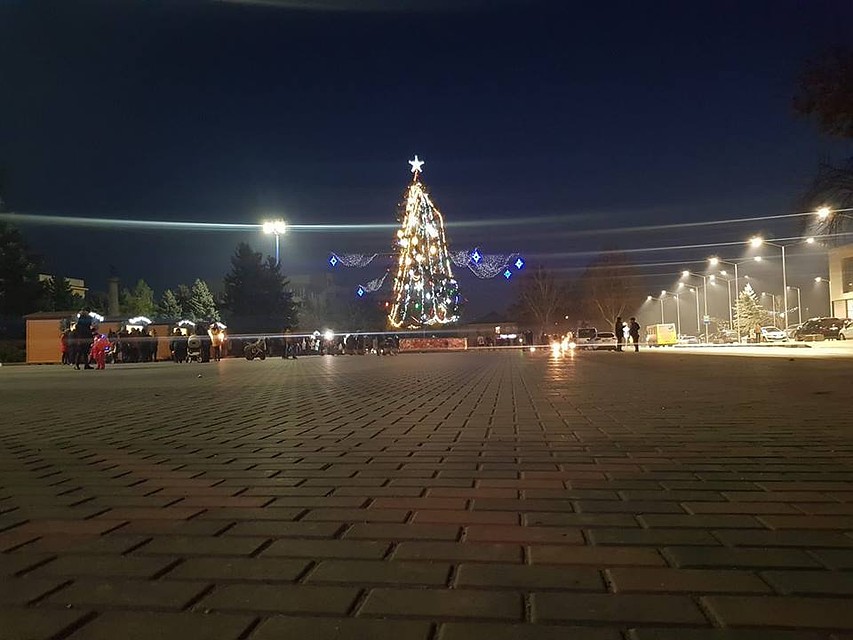Первая елка зажглась в Молдове в Кагуле