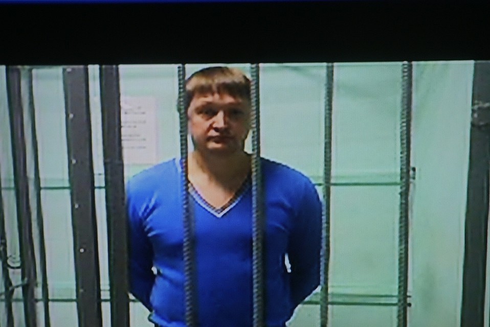 Его обвиняют в превышении полномочий и получении взятки