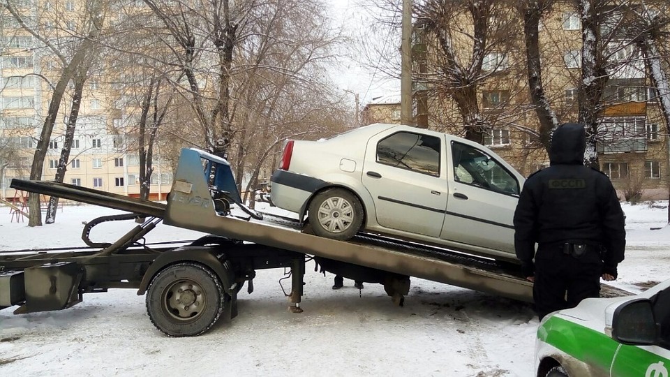 Машину должника арестовали. Фото: пресс-служба УФССП по Челябинской области.