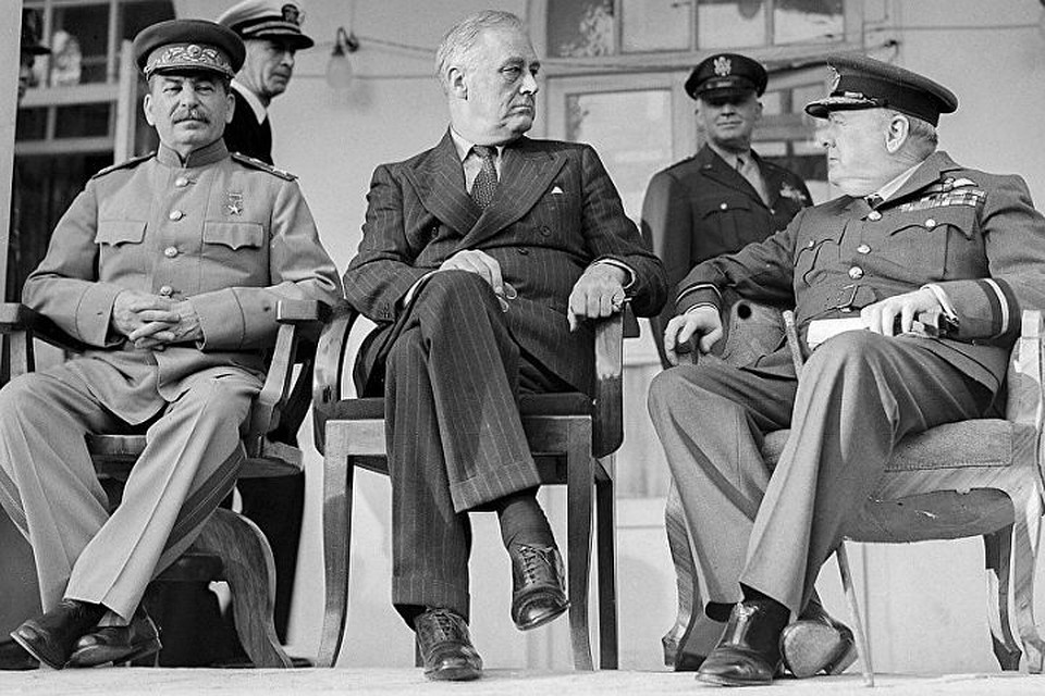 Сталин, Рузвельт и Черчилль в Тегеране осенью 1943 года.