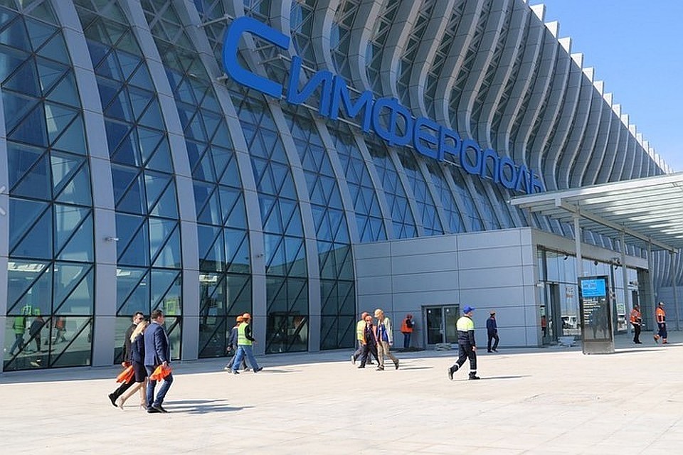 Новый терминал принимает пассажиров с 16 апреля 2018 года.