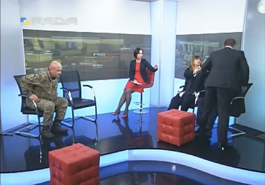 Драка депутатов Верховной рады на ток-шоу. Фото: скришот видео