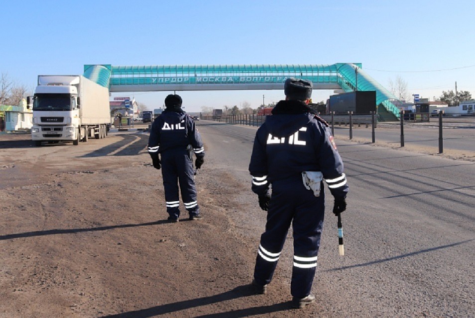 В акции приняли участие все проходящие мимо жители области и автомобилисты.
