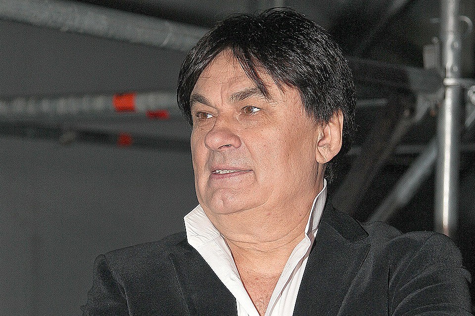 Александр Серов