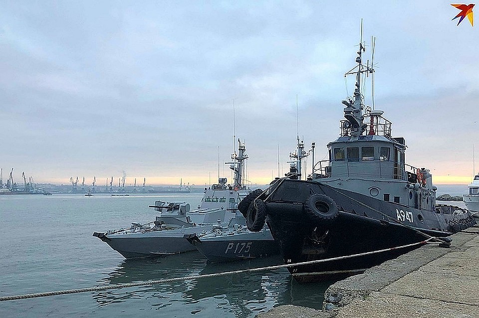 Задержанные корабли ВМС Украины в Керчи. ФООТО: Источник "КП"