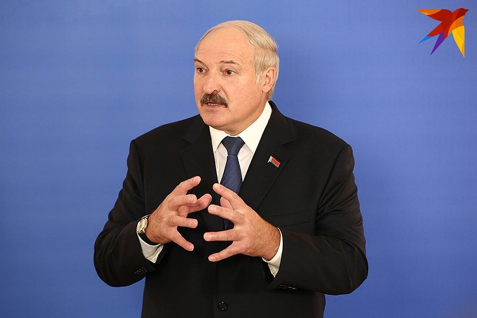 Лукашенко: "Если нас хотят, как Жириновский предлагал, поделить на области и впихнуть в Россию - этого не будет никогда".